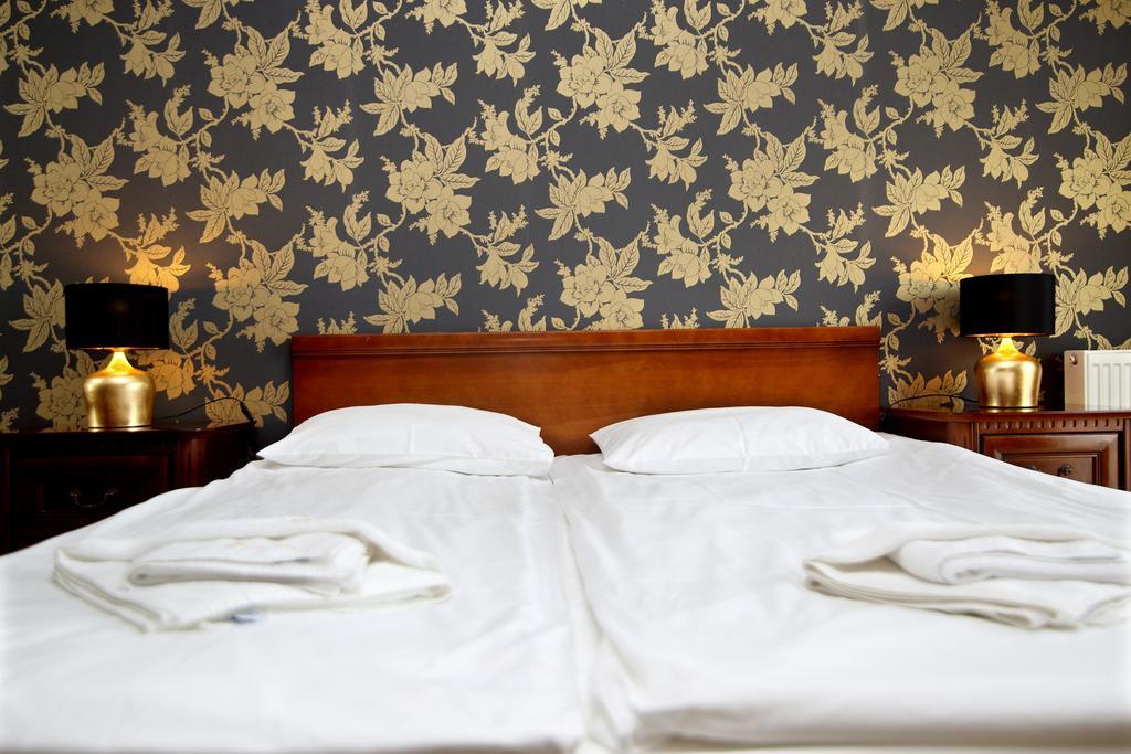 Amadeus Motel *